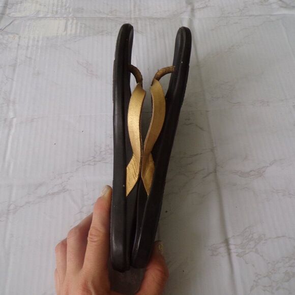 Olukai leather gold flip flops 7 - Picture 6 of 8